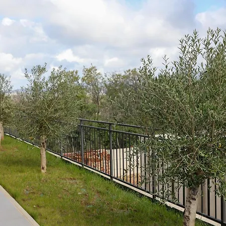 Maris -heated Pool * Šmrika