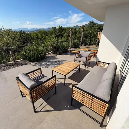 Maris -heated Pool *