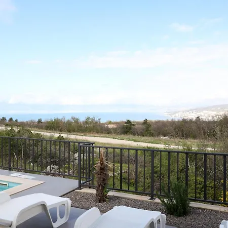 Maris -heated Pool