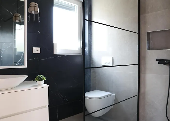 Maris -heated Pool Šmrika